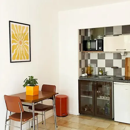 Apartment Groovy By Yume *